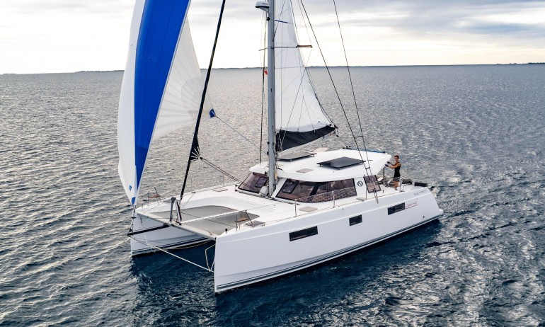 NAUTITECH OPEN 40 OWNER 4 CABINS 10