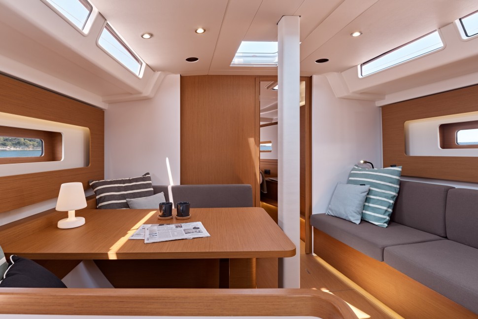 Beneteau First 44 18 interior