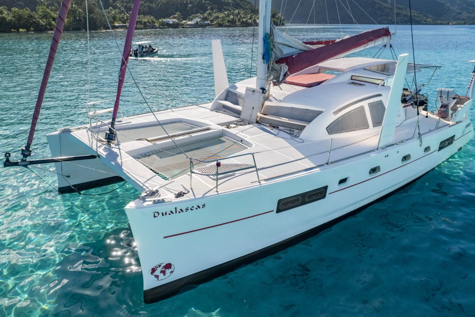 CATANA 50 OWNER 12 exterior