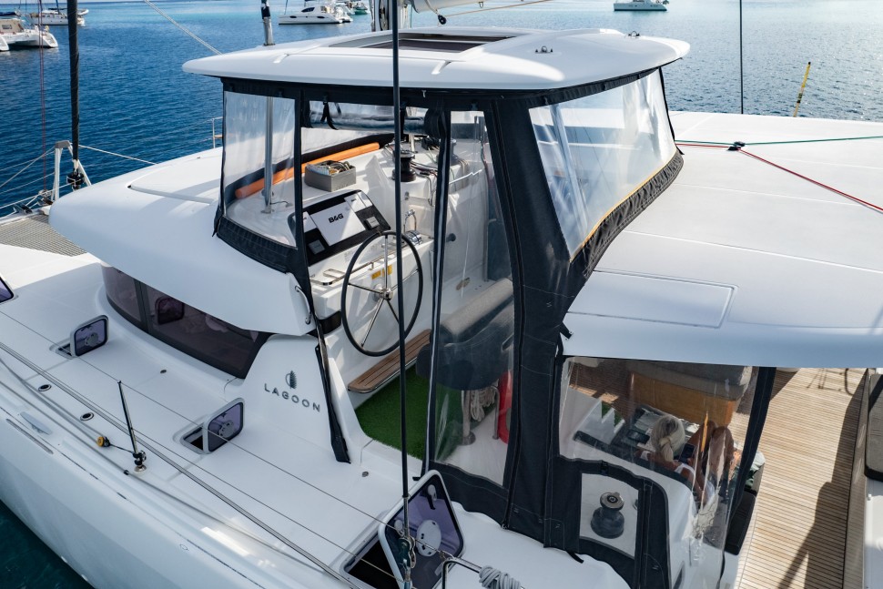 LAGOON 42 OWNER 3 CABINS 43
