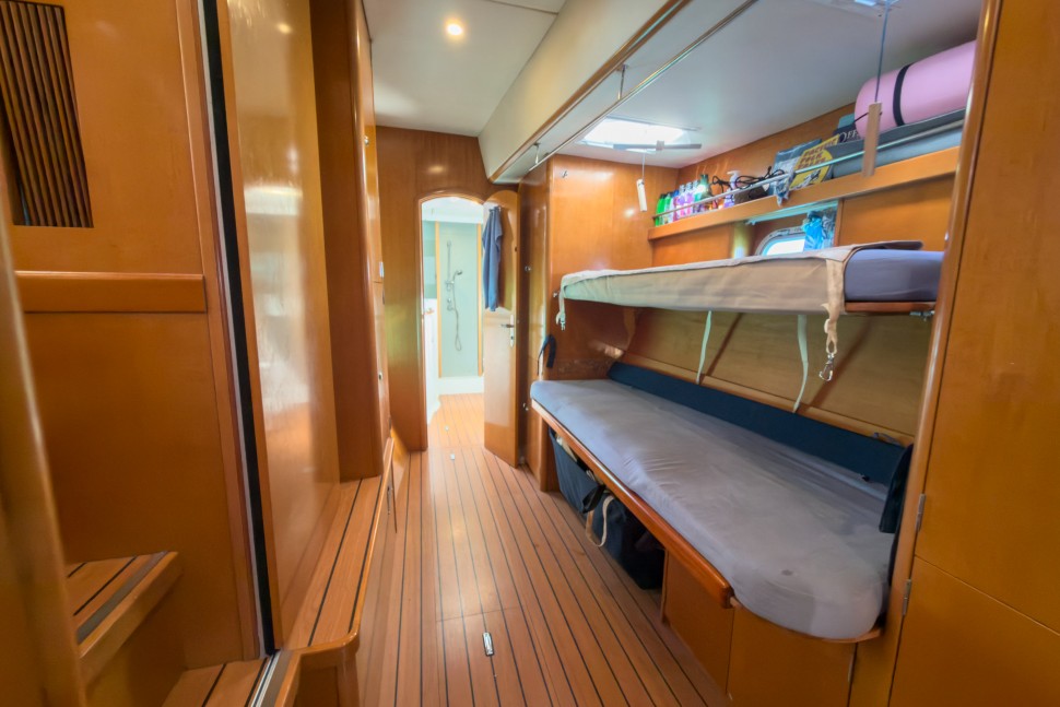 LAGOON 470 OWNER 23