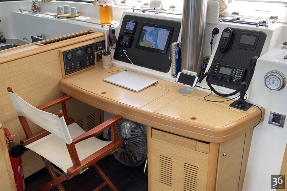 Lagoon 500 10