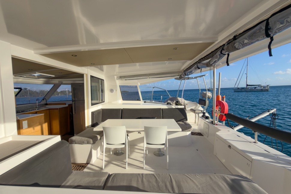 NAUTITECH OPEN 40 OWNER 4 CABINS 36