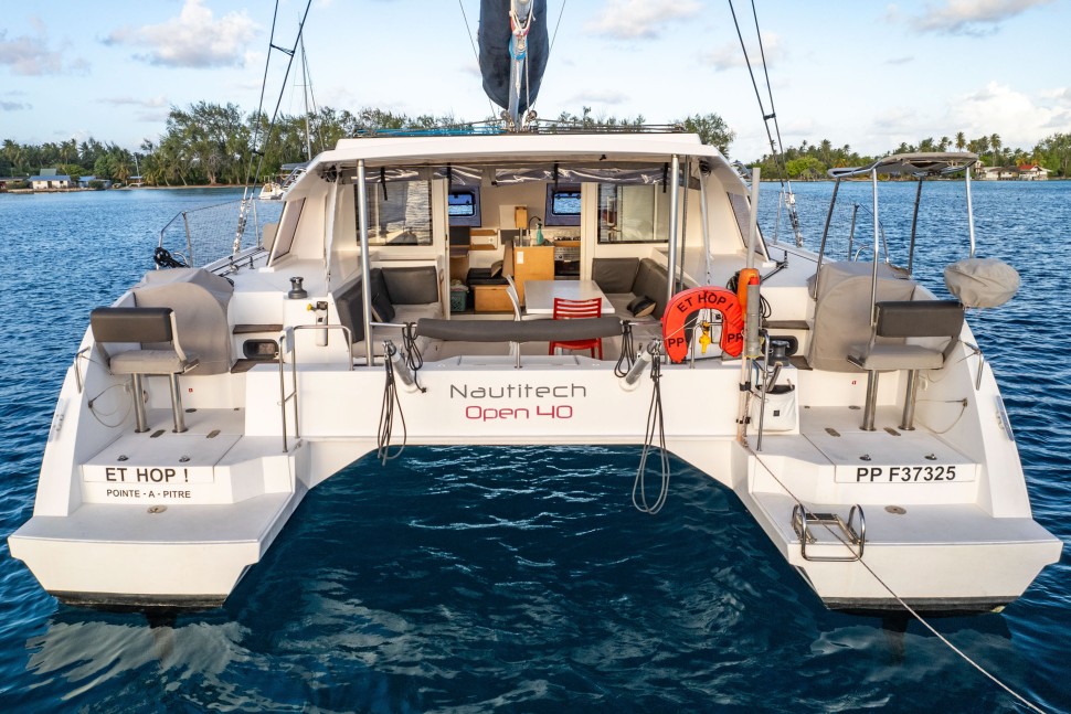 NAUTITECH OPEN 40 OWNER 4 CABINS 37