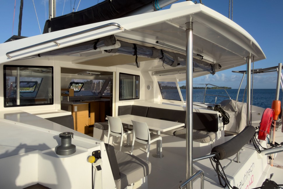 NAUTITECH OPEN 40 OWNER 4 CABINS 40