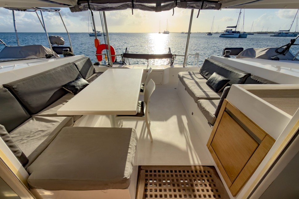NAUTITECH OPEN 40 OWNER 4 CABINS 45