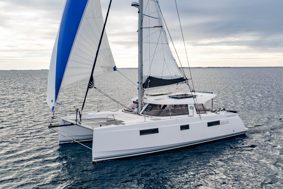 NAUTITECH OPEN 40 OWNER 4 CABINS2