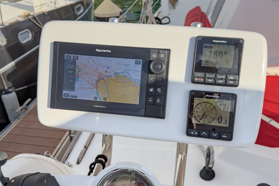 catana 50 10 helm instruments closeup
